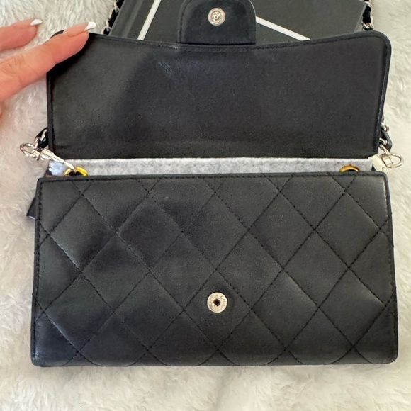 Authentic CHANEL Matelasse wallet on chain crossbody bag - Picture 5 of 15